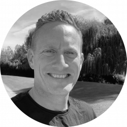 cropped cirlce tom greayscale